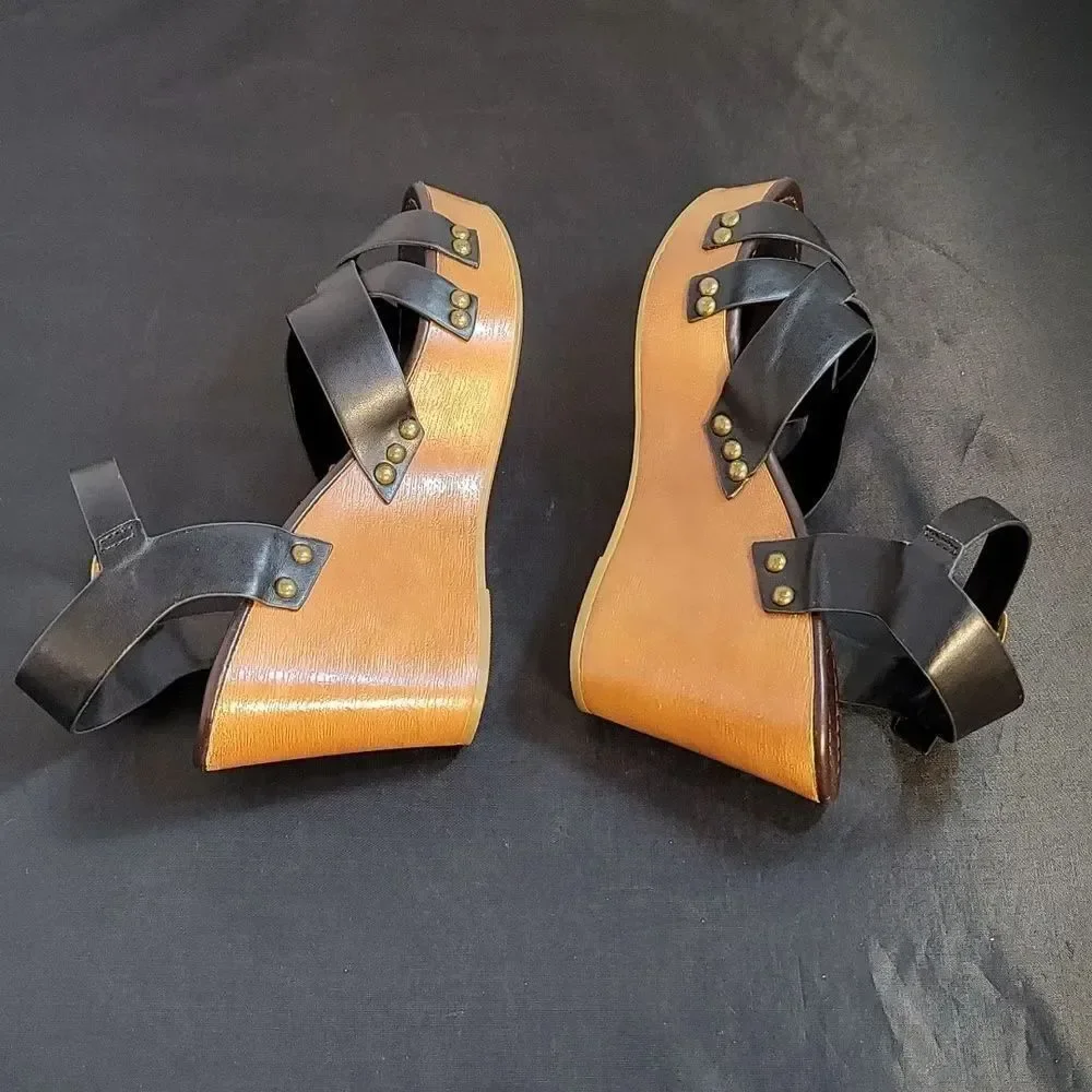 CITYCLASSIFIED ANKLE STRAP ADJUSTABLE BUCK CRISSCROSS OPEN TOE WEDGE SANDAL